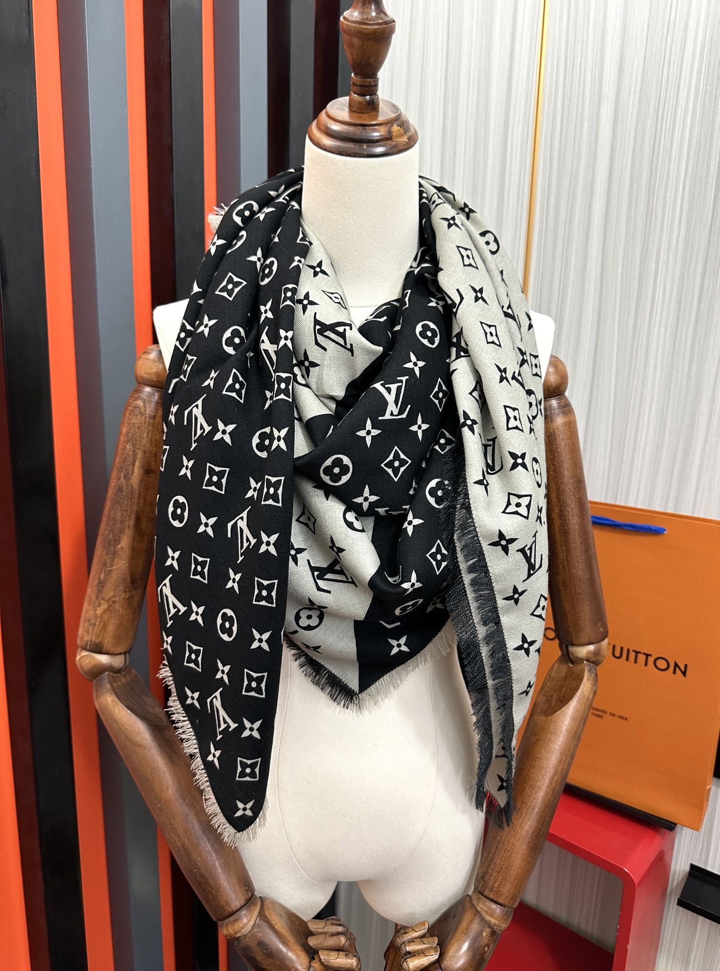 Louis Vuitton Scarf